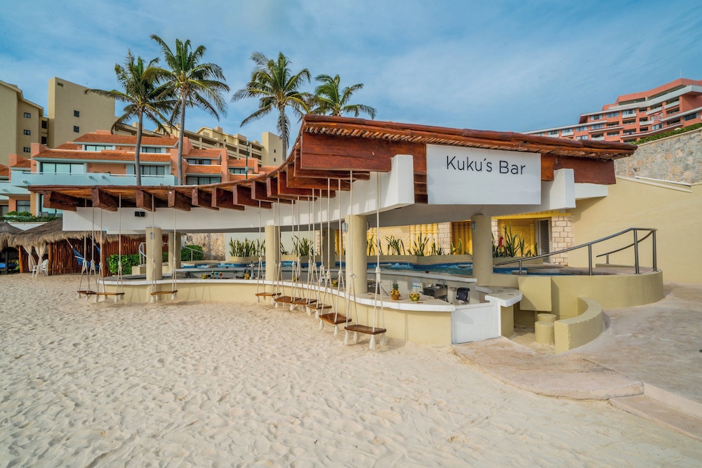 Wyndham Grand Cancun All Inclusive Resort & Villas — Restaurant & bars in Cancun, Quintana Roo