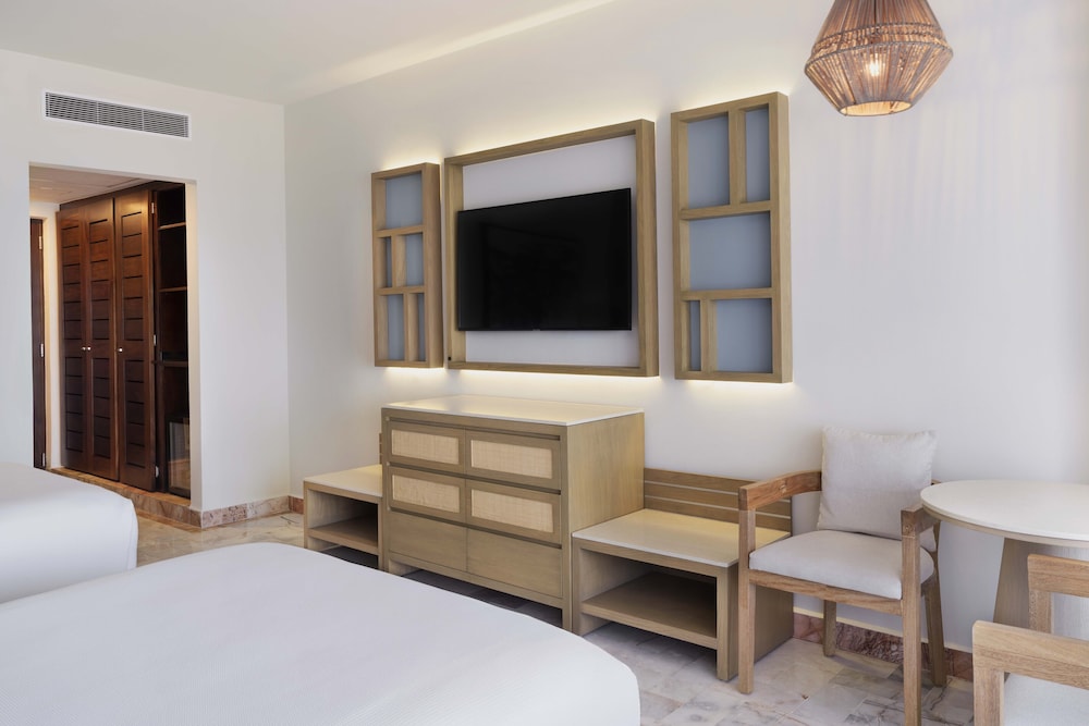 Wyndham Grand Cancun All Inclusive Resort & Villas — Hotel rooms in Cancun, Quintana Roo