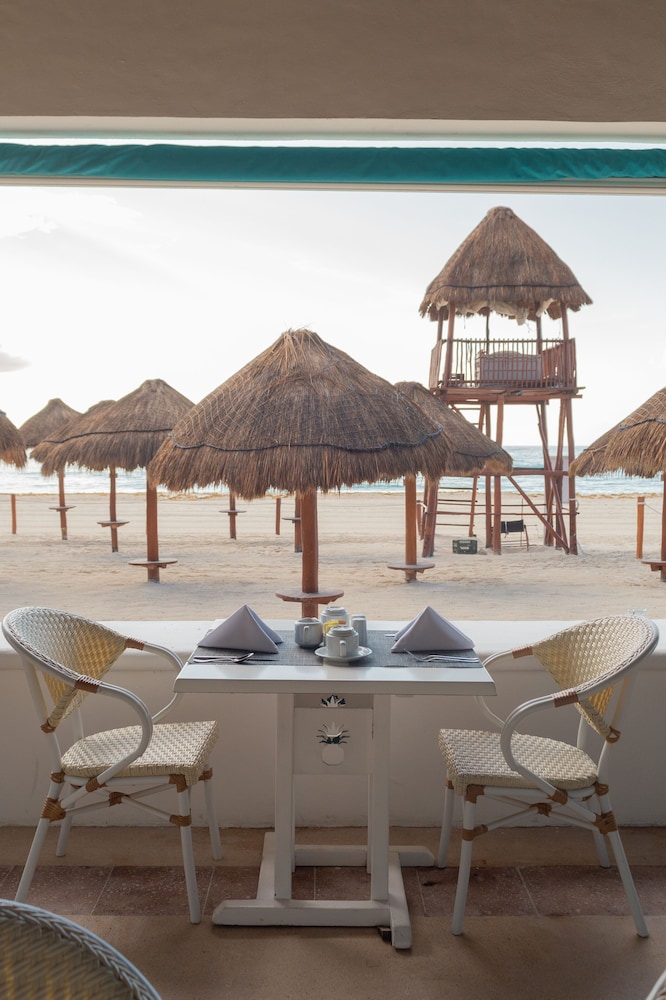 Wyndham Grand Cancun All Inclusive Resort & Villas — Restaurant & bars in Cancun, Quintana Roo