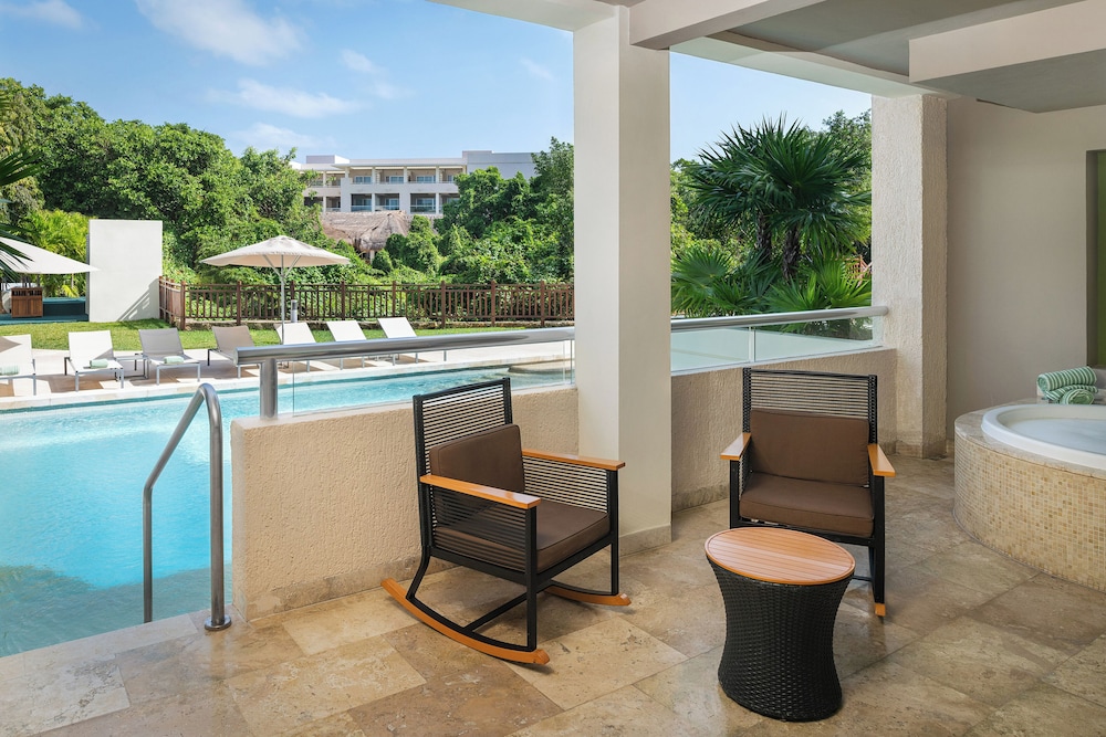 Paradisus Playa del Carmen – Riviera Maya - All Inclusive — Swimming pool in Playa del Carmen, Quintana Roo