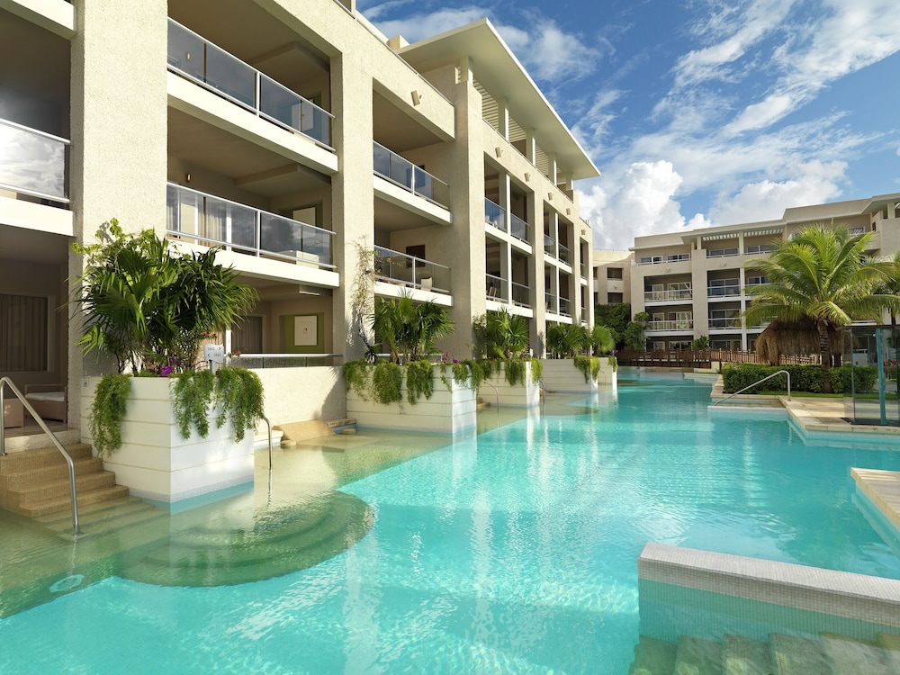 Paradisus Playa del Carmen – Riviera Maya - All Inclusive — Swimming pool in Playa del Carmen, Quintana Roo