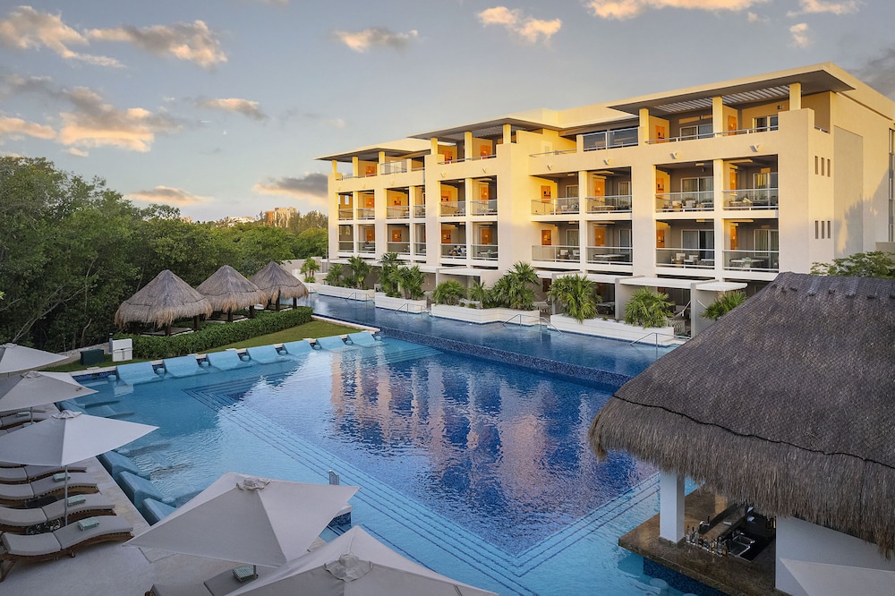 Paradisus La Perla - Adults Only - Riviera Maya - All Inclusive — Hotel building in Playa del Carmen, Quintana Roo
