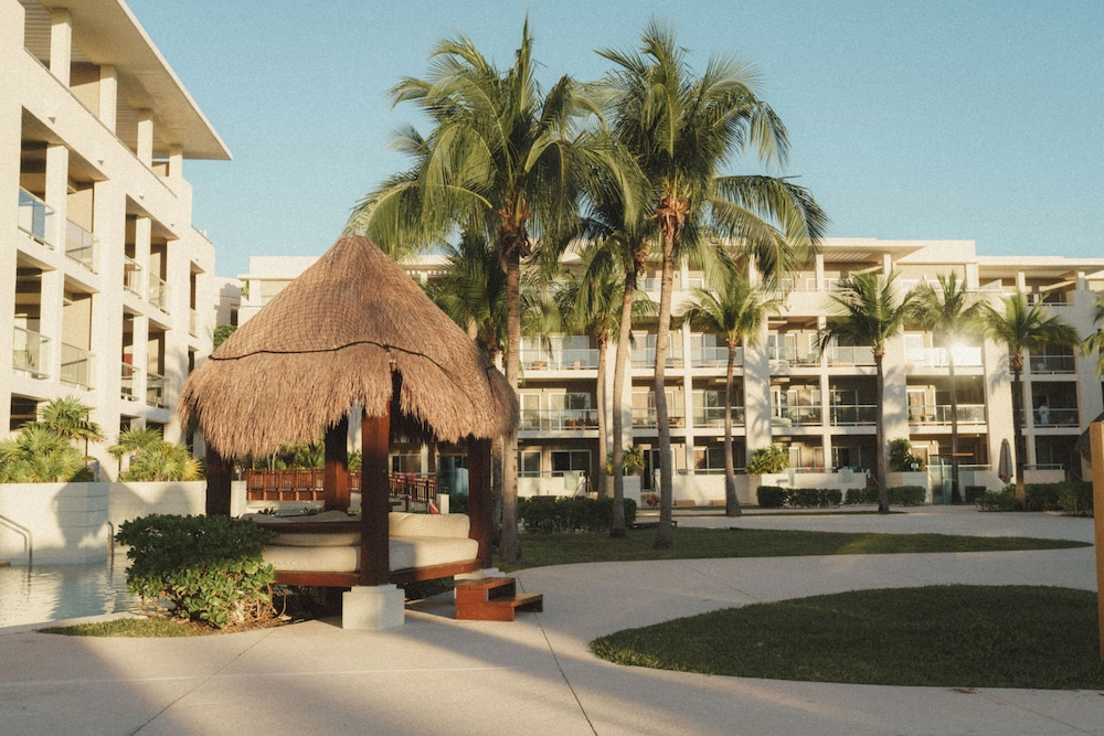 Paradisus La Perla - Adults Only - Riviera Maya - All Inclusive — Hotel building in Playa del Carmen, Quintana Roo