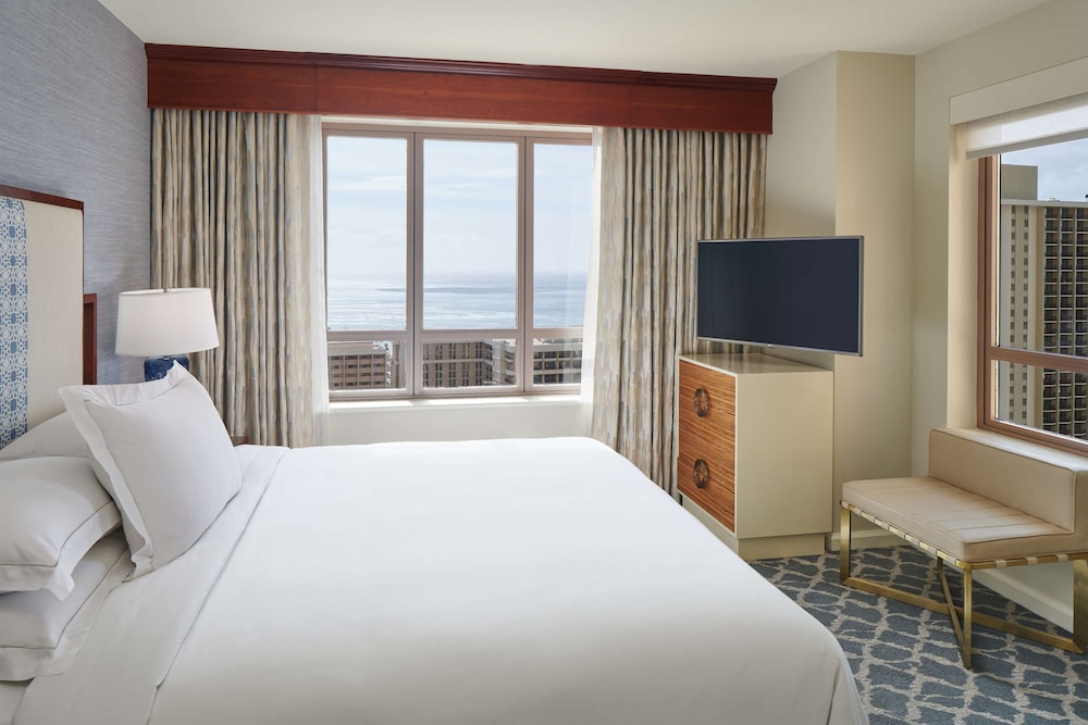 Hilton Grand Vacations Club Grand Waikikian Honolulu — Hotel rooms in Honolulu, Hawaii