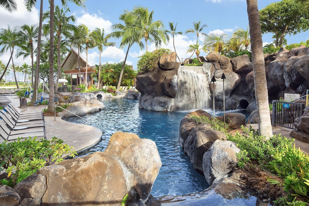 Hilton Grand Vacations Club Grand Waikikian Honolulu — Swimming pool in Honolulu, Hawaii