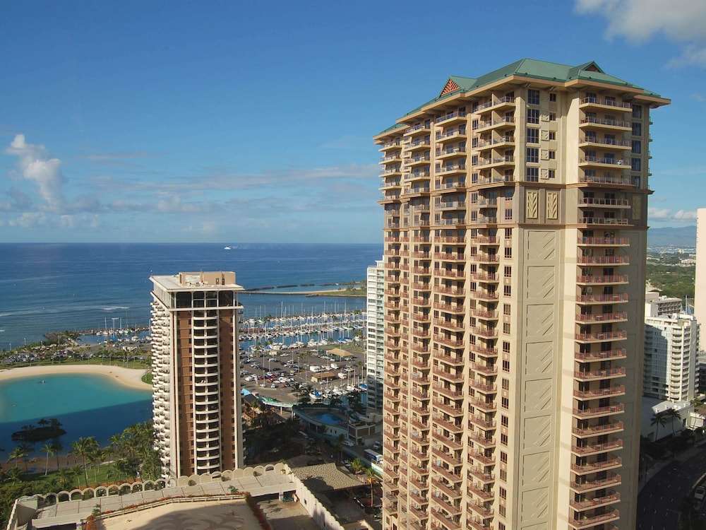 Hilton Grand Vacations Club Grand Waikikian Honolulu — Main photo in Honolulu, Hawaii