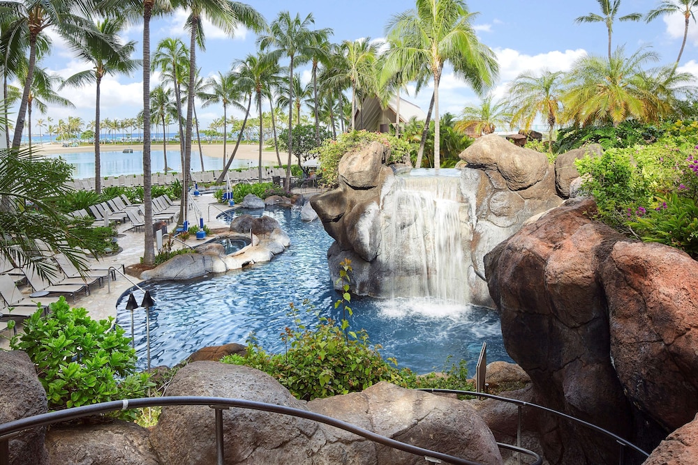 Hilton Grand Vacations Club Grand Waikikian Honolulu — Swimming pool in Honolulu, Hawaii