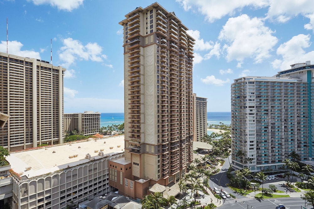 Hilton Grand Vacations Club Grand Waikikian Honolulu — Hotel building in Honolulu, Hawaii