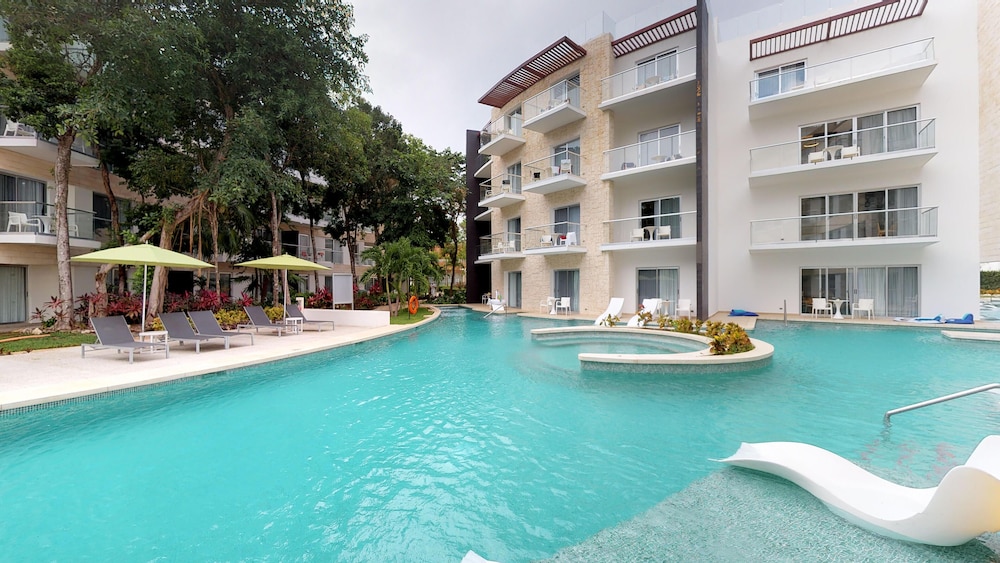 The Fives Beach Hotel - Á la Carte All Inclusive — Swimming pool in Playa del Carmen, Quintana Roo