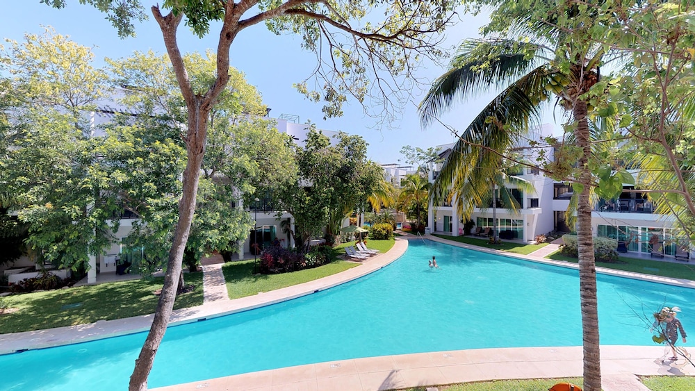 The Fives Beach Hotel - Á la Carte All Inclusive — Swimming pool in Playa del Carmen, Quintana Roo