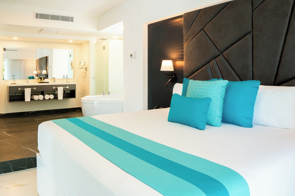 The Fives Beach Hotel - Á la Carte All Inclusive — Hotel rooms in Playa del Carmen, Quintana Roo
