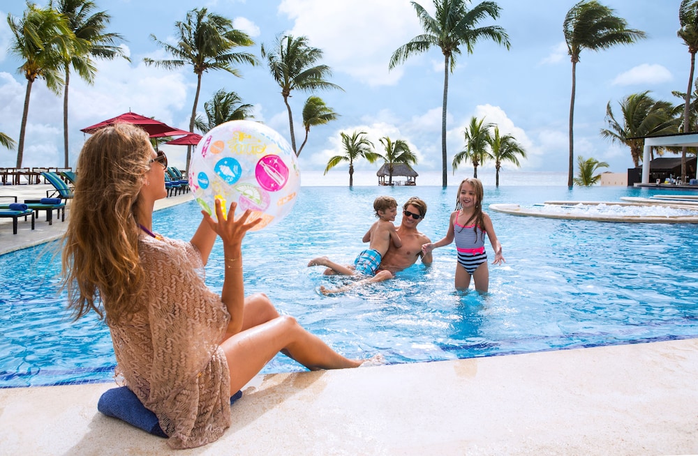 The Fives Beach Hotel - Á la Carte All Inclusive — Swimming pool in Playa del Carmen, Quintana Roo