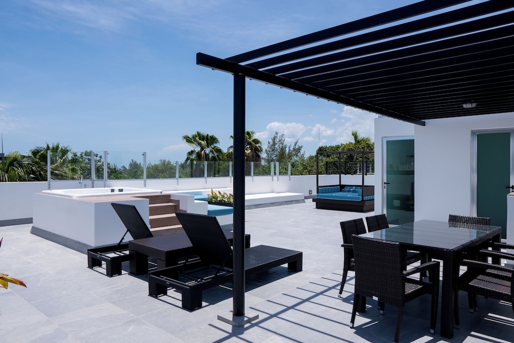 The Fives Beach Hotel - Á la Carte All Inclusive — Swimming pool in Playa del Carmen, Quintana Roo