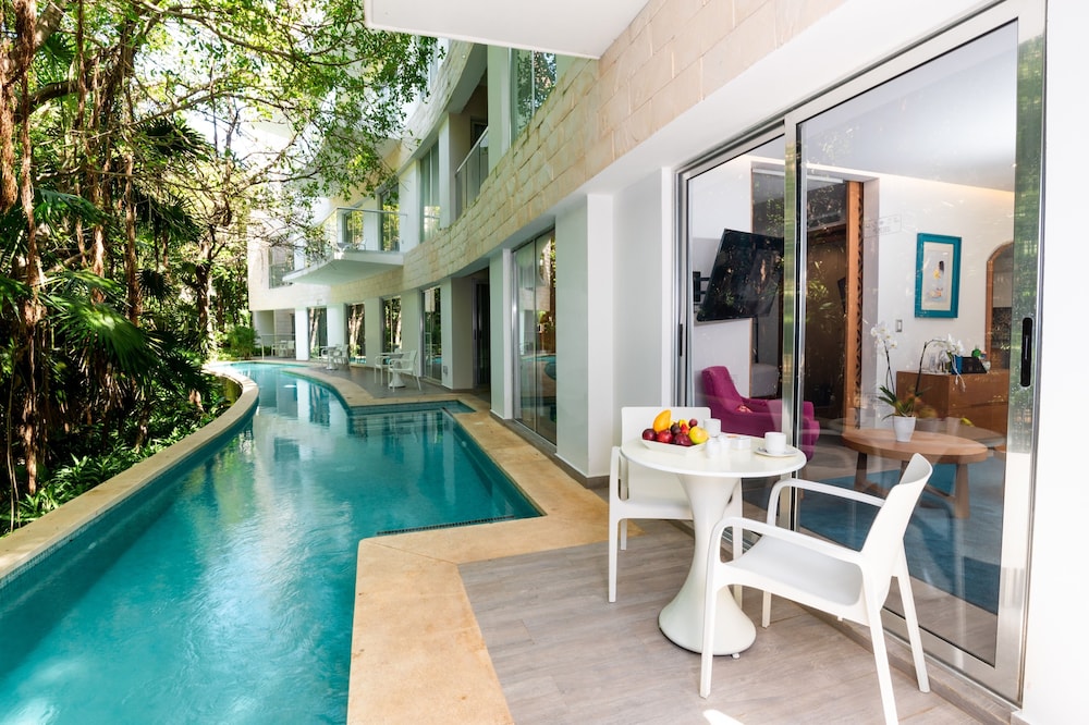 The Fives Beach Hotel - Á la Carte All Inclusive — Swimming pool in Playa del Carmen, Quintana Roo
