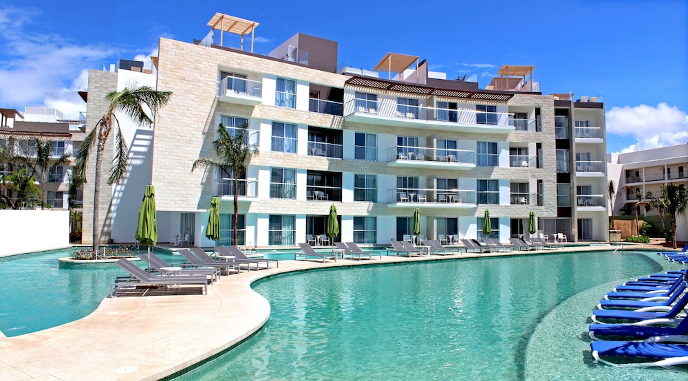The Fives Beach Hotel - Á la Carte All Inclusive — Hotel building in Playa del Carmen, Quintana Roo