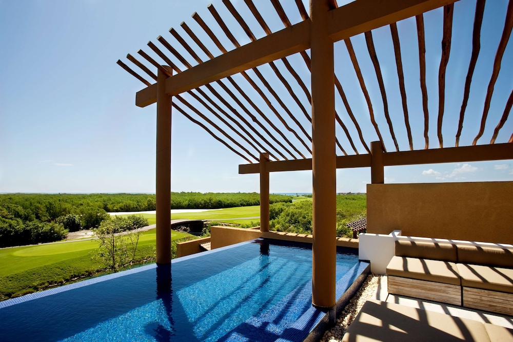 Banyan Tree Mayakoba — Swimming pool in Playa del Carmen, Quintana Roo