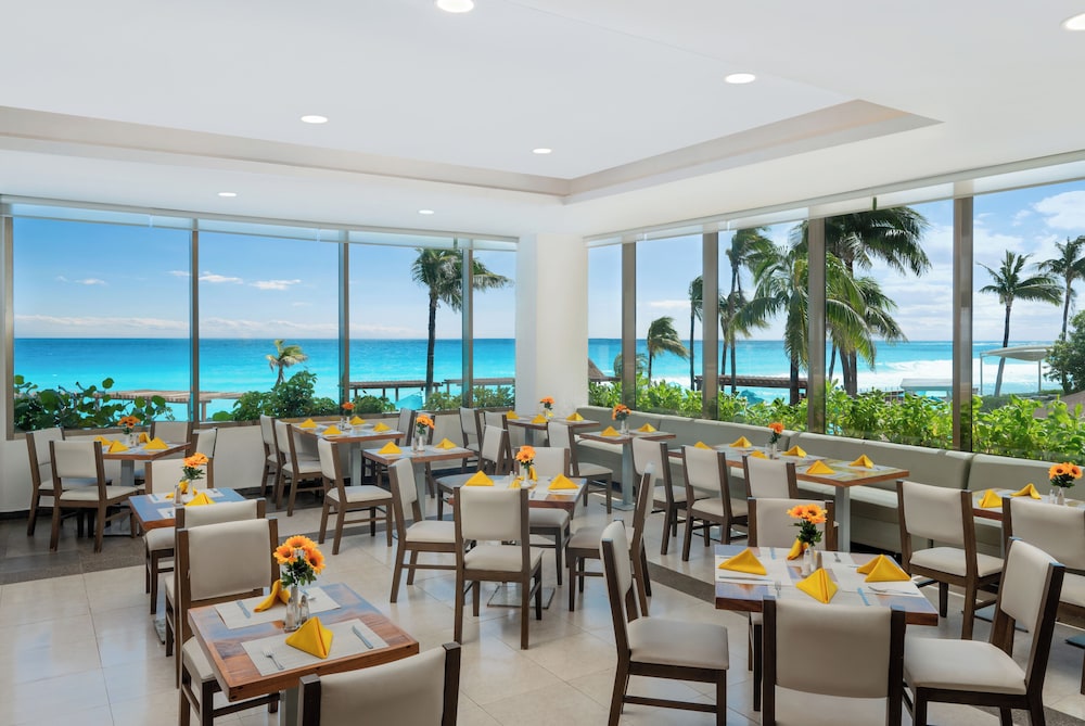 GR Solaris Caribe Adults Only - All Inclusive — Restaurant & bars in Cancun, Quintana Roo