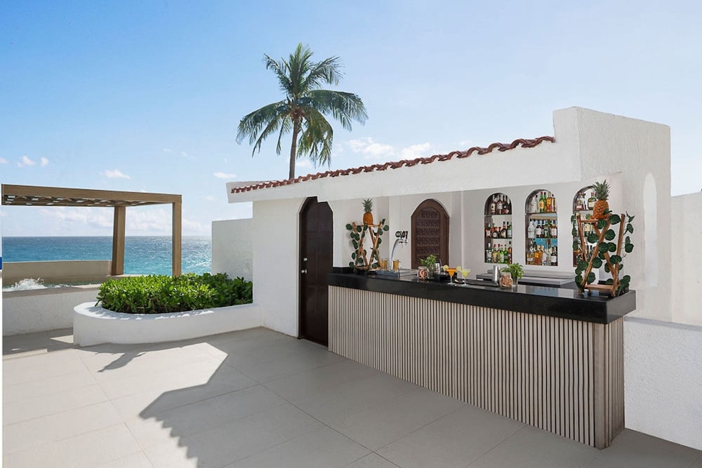 GR Solaris Caribe Adults Only - All Inclusive — Restaurant & bars in Cancun, Quintana Roo