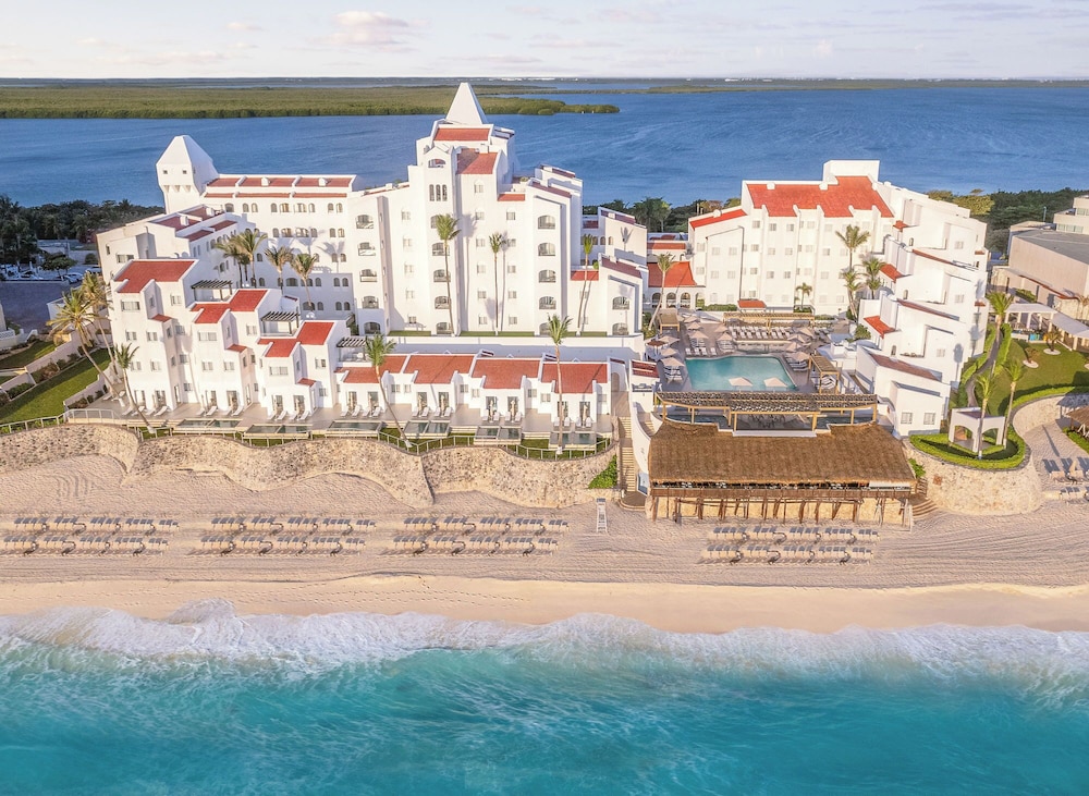 GR Solaris Caribe Adults Only - All Inclusive — Hotel building in Cancun, Quintana Roo