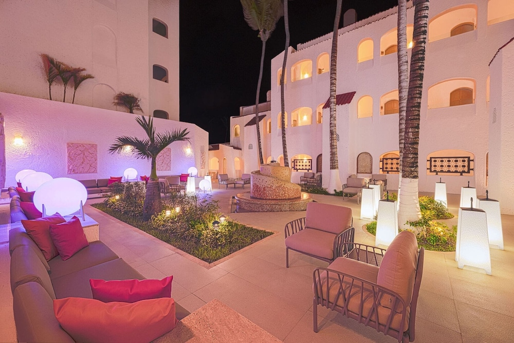 GR Solaris Caribe Adults Only - All Inclusive — Hotel building in Cancun, Quintana Roo