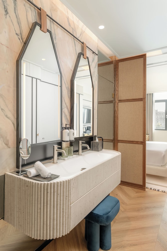 BLESS Barcelona - Preferred Hotels & Resorts, Legend Collection — Hotel rooms in Barcelona, Catalonia