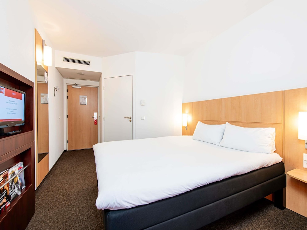 ibis Krakow Stare Miasto — Hotel rooms in Krakow, Lesser Poland