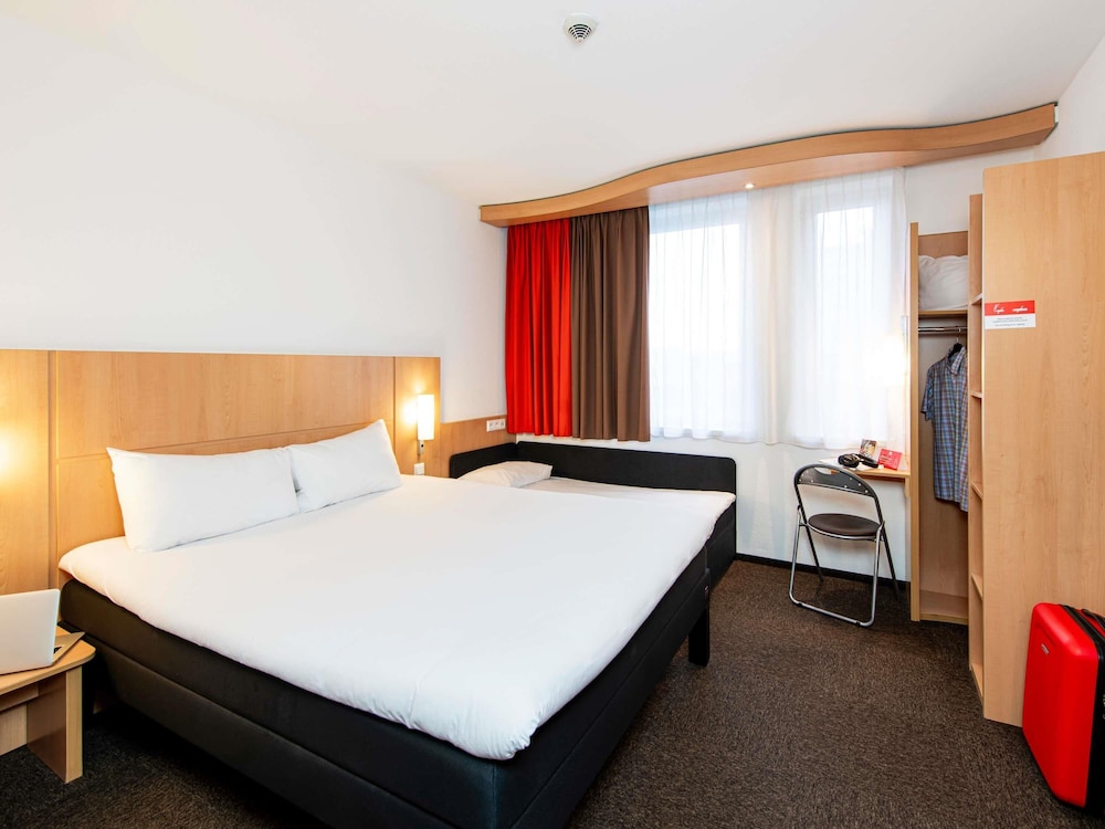 ibis Krakow Stare Miasto — Hotel rooms in Krakow, Lesser Poland