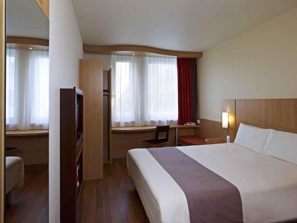 ibis Krakow Stare Miasto — Hotel rooms in Krakow, Lesser Poland