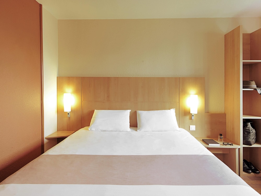 ibis Krakow Stare Miasto — Hotel rooms in Krakow, Lesser Poland