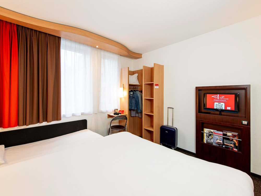 ibis Krakow Stare Miasto — Hotel rooms in Krakow, Lesser Poland