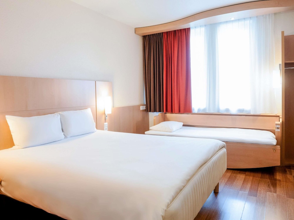 ibis Krakow Stare Miasto — Hotel rooms in Krakow, Lesser Poland