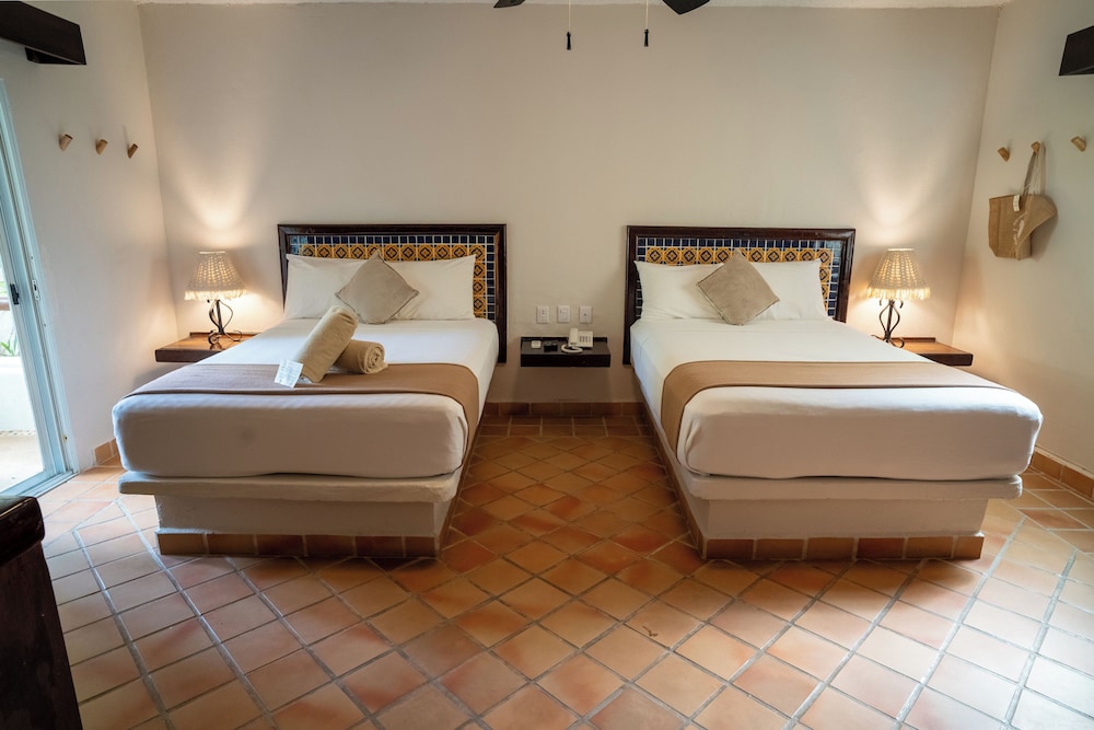 Petit Lafitte Beachfront Hotel & Bungalows — Hotel rooms in Playa del Carmen, Quintana Roo
