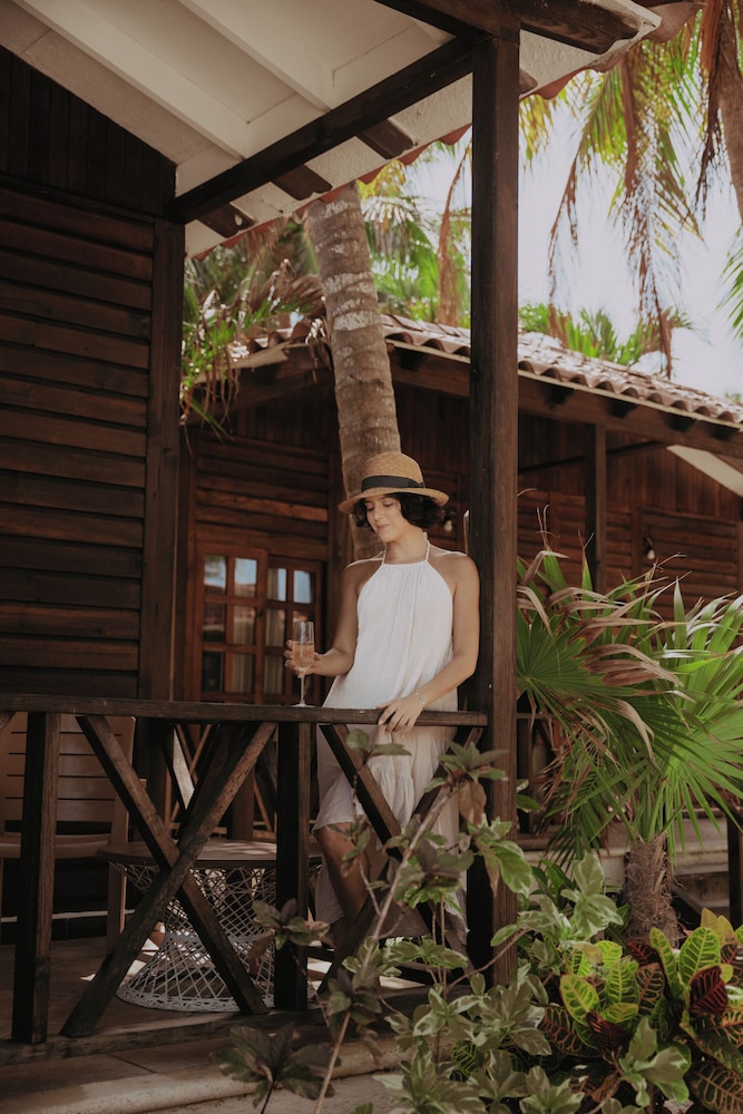 Petit Lafitte Beachfront Hotel & Bungalows — Hotel building in Playa del Carmen, Quintana Roo