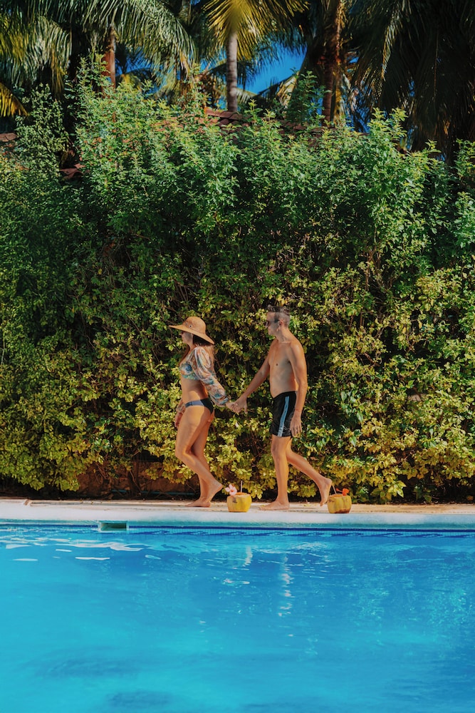 Petit Lafitte Beachfront Hotel & Bungalows — Swimming pool in Playa del Carmen, Quintana Roo