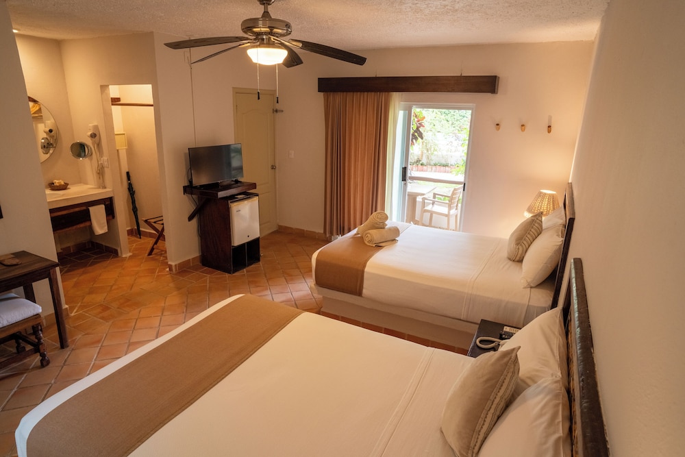 Petit Lafitte Beachfront Hotel & Bungalows — Hotel rooms in Playa del Carmen, Quintana Roo
