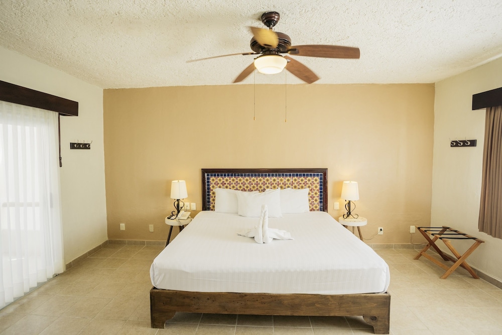Petit Lafitte Beachfront Hotel & Bungalows — Hotel rooms in Playa del Carmen, Quintana Roo