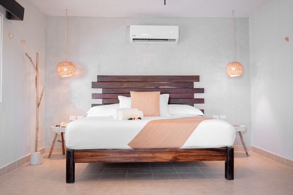 Petit Lafitte Beachfront Hotel & Bungalows — Hotel rooms in Playa del Carmen, Quintana Roo