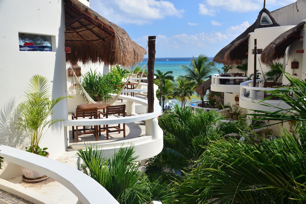 Playa Palms Beach Hotel — Hotel building in Playa del Carmen, Quintana Roo