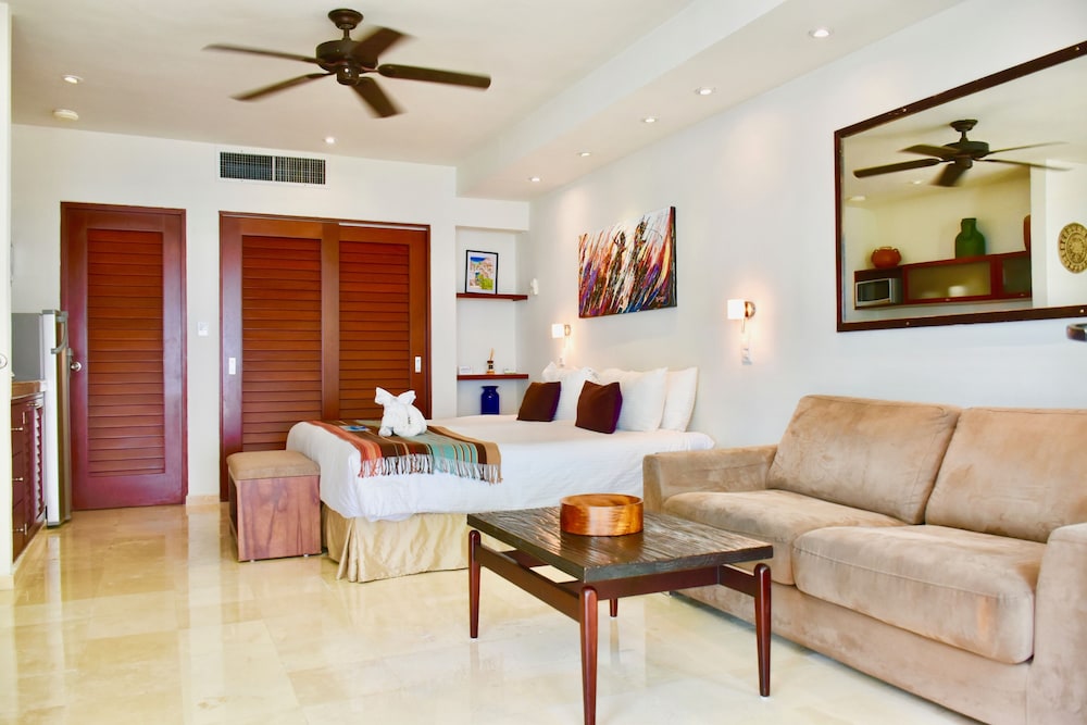 Playa Palms Beach Hotel — Hotel rooms in Playa del Carmen, Quintana Roo