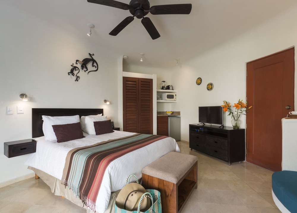Playa Palms Beach Hotel — Hotel rooms in Playa del Carmen, Quintana Roo