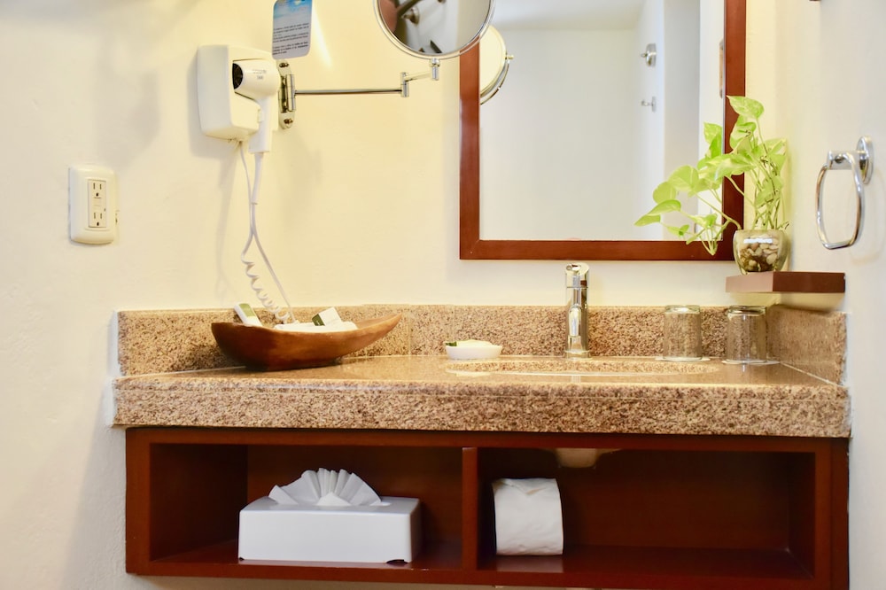 Playa Palms Beach Hotel — Hotel rooms in Playa del Carmen, Quintana Roo