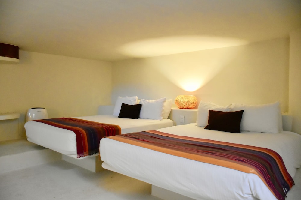 Playa Palms Beach Hotel — Hotel rooms in Playa del Carmen, Quintana Roo