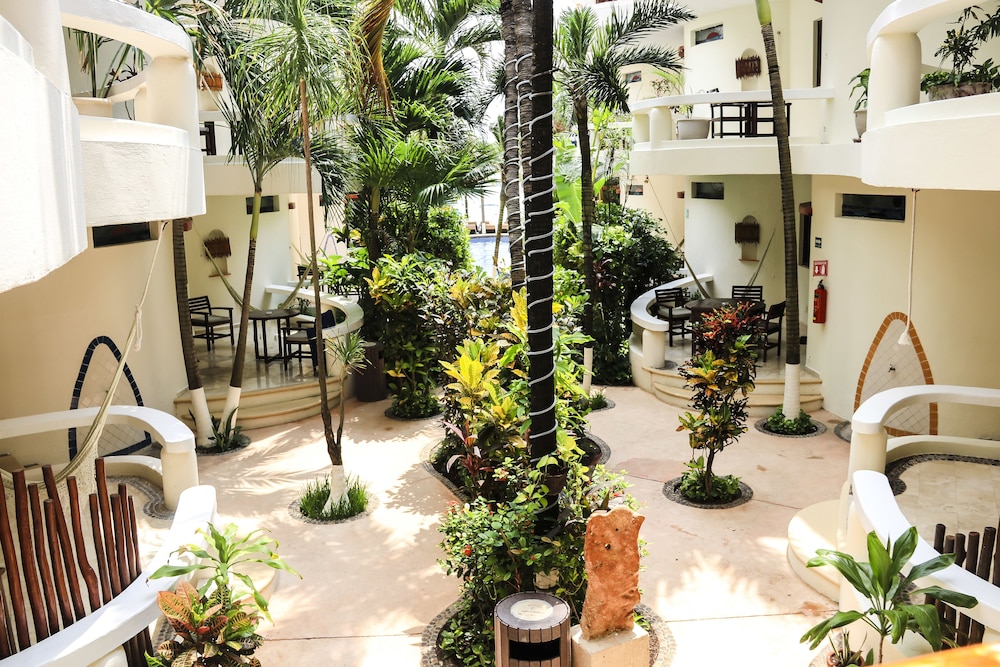 Playa Palms Beach Hotel — Hotel building in Playa del Carmen, Quintana Roo
