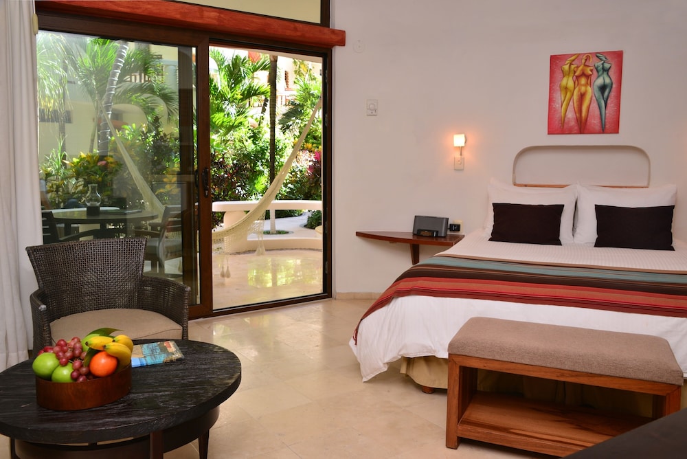 Playa Palms Beach Hotel — Hotel rooms in Playa del Carmen, Quintana Roo