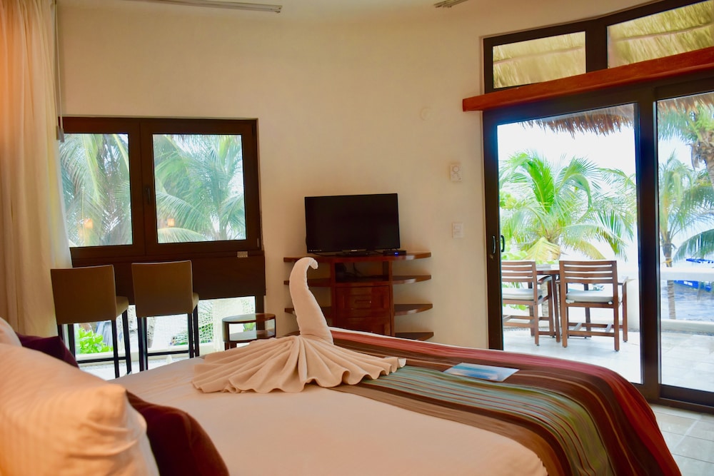 Playa Palms Beach Hotel — Hotel rooms in Playa del Carmen, Quintana Roo