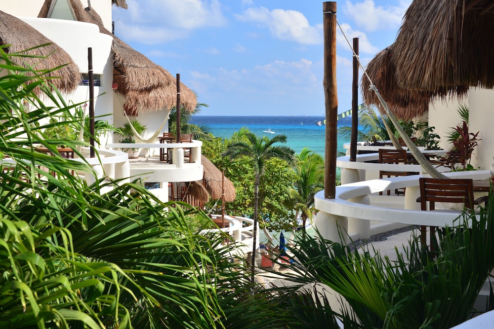 Playa Palms Beach Hotel — Hotel building in Playa del Carmen, Quintana Roo