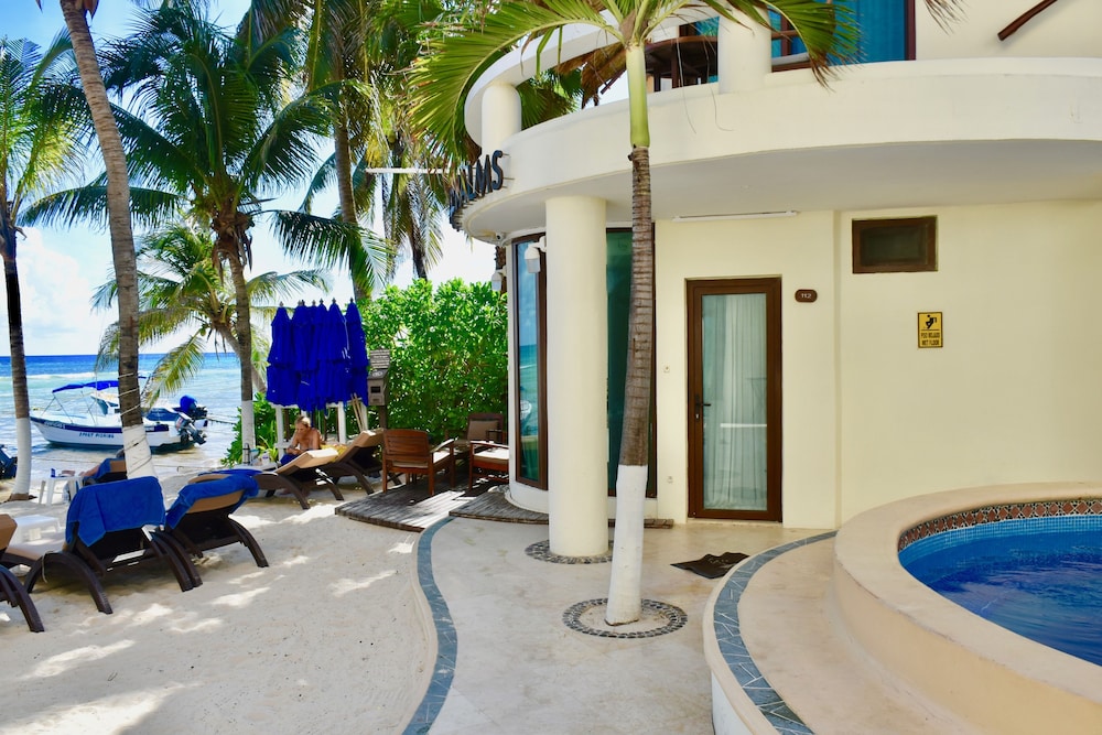 Playa Palms Beach Hotel — Hotel building in Playa del Carmen, Quintana Roo