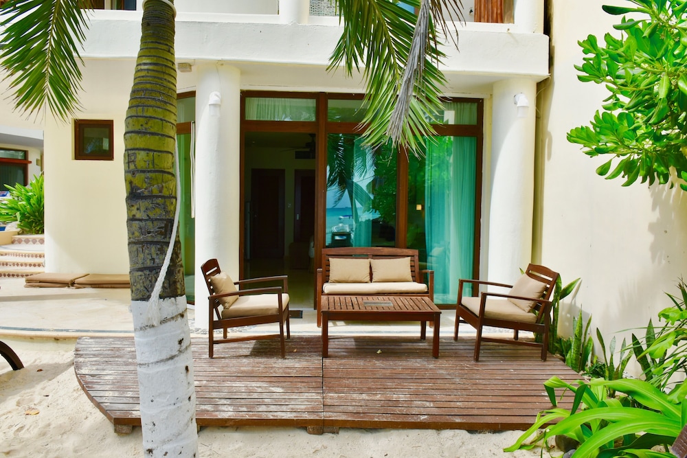 Playa Palms Beach Hotel — Hotel building in Playa del Carmen, Quintana Roo