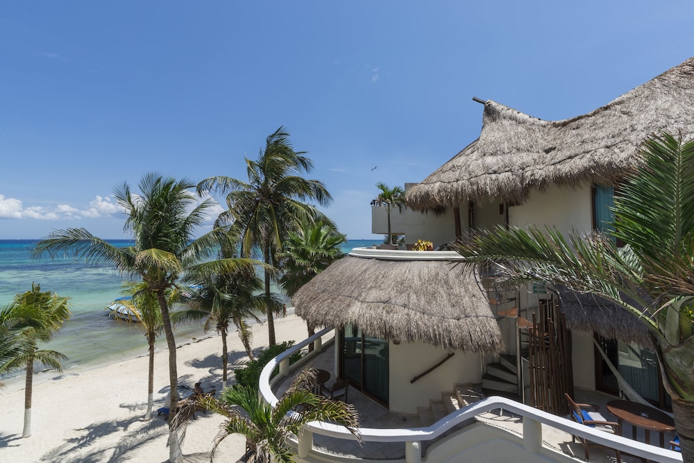 Playa Palms Beach Hotel — Hotel building in Playa del Carmen, Quintana Roo