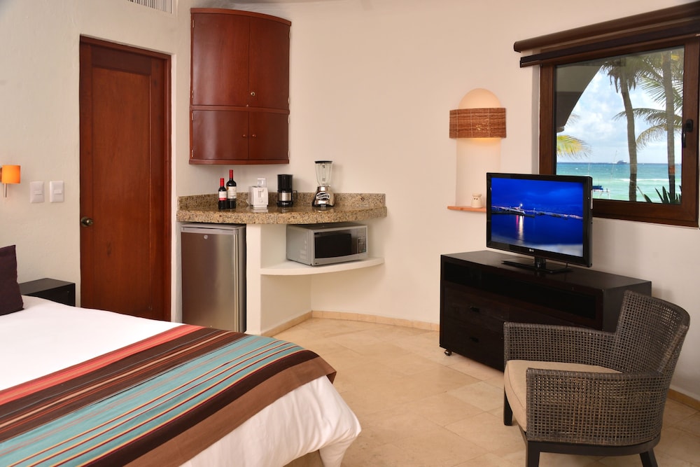 Playa Palms Beach Hotel — Hotel rooms in Playa del Carmen, Quintana Roo